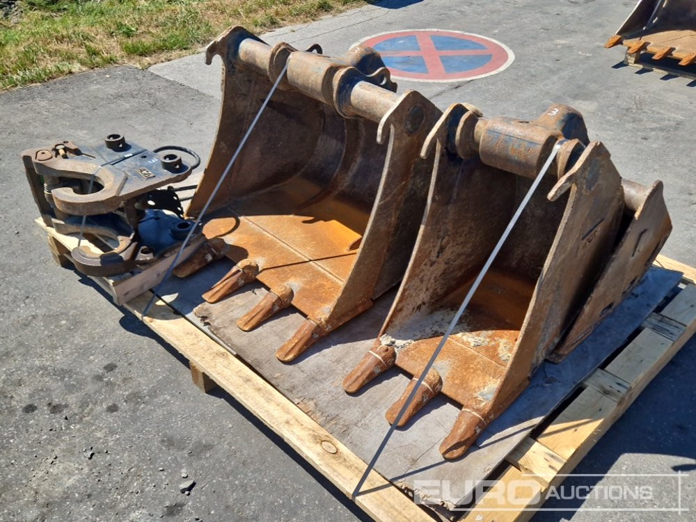 68" Ditching, 34", 17" Digging Buckets + QH - Bucket: picture 1 68" Ditching, 34", 17" Digging Buckets + QH - Bucket: picture 1