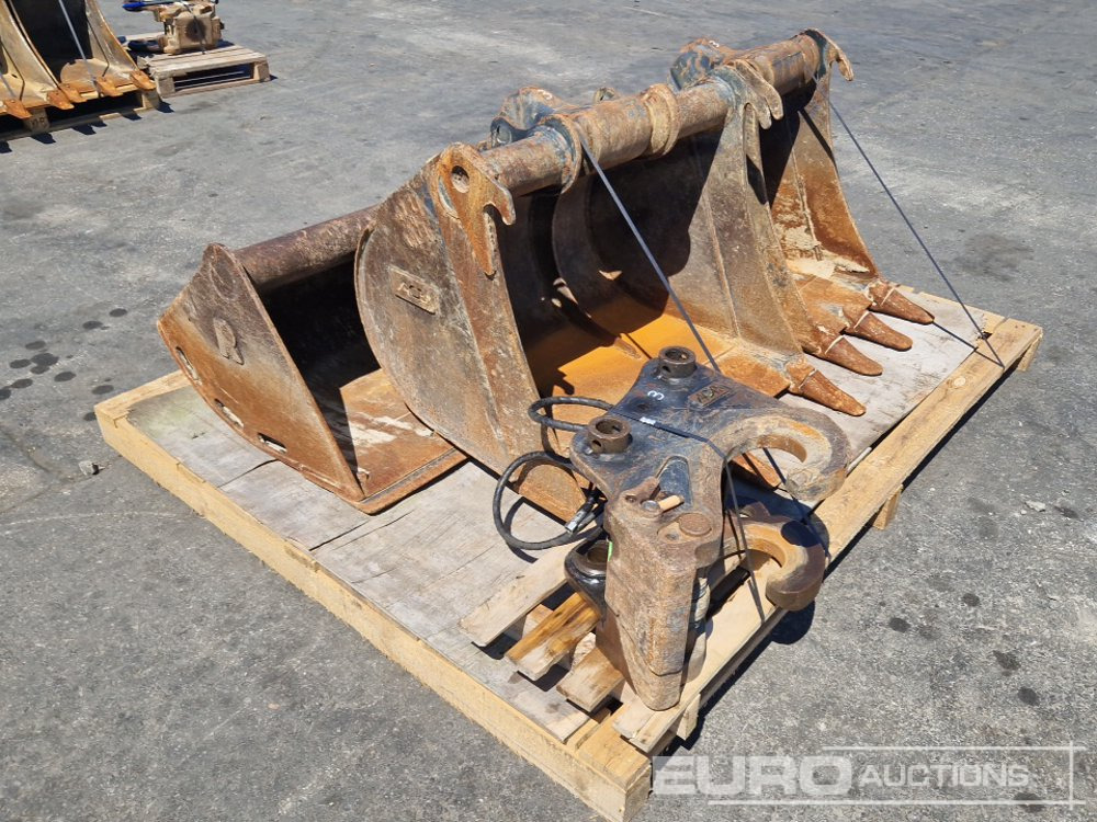 68" Ditching, 34", 17" Digging Buckets + QH - Bucket: picture 4 68" Ditching, 34", 17" Digging Buckets + QH - Bucket: picture 4