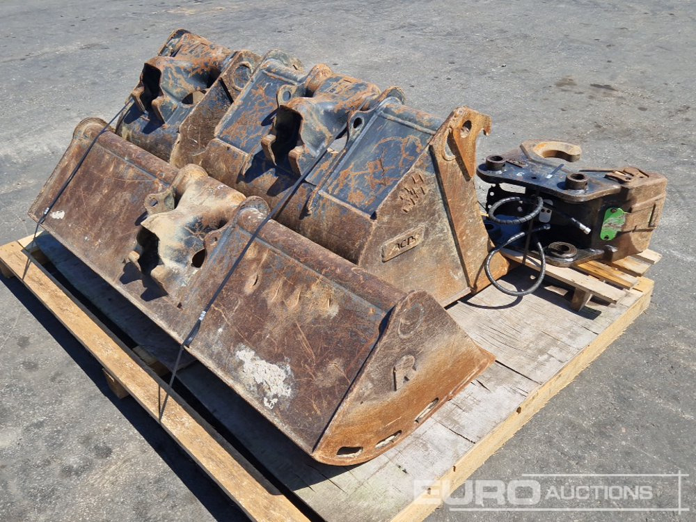 68" Ditching, 34", 17" Digging Buckets + QH - Bucket: picture 3 68" Ditching, 34", 17" Digging Buckets + QH - Bucket: picture 3