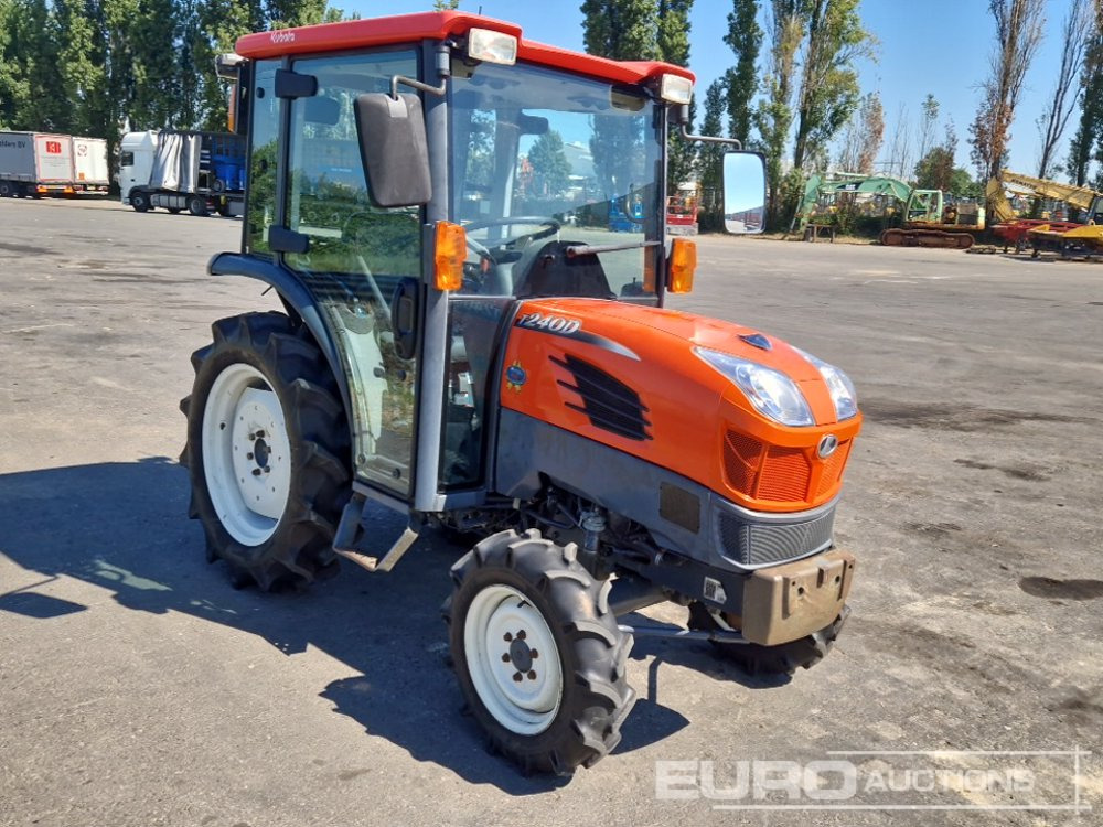 Compact tractor Kubota T240DF: picture 7