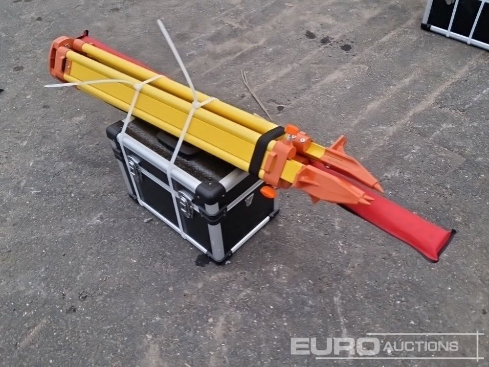 Unused 2025 SKLP Laser Level, Self-Levelling Rotary Laser Level with Batteries, Receiver, Tripod, Grade Rod - Garage equipment: picture 3 Unused 2025 SKLP Laser Level, Self-Levelling Rotary Laser Level with Batteries, Receiver, Tripod, Grade Rod - Garage equipment: picture 3