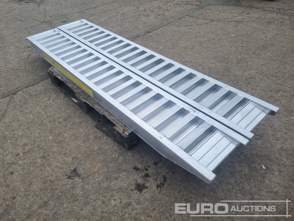 Unused Set of Aluminium Ramps, 250cm, 6,000kg - Loading ramp: picture 4 Unused Set of Aluminium Ramps, 250cm, 6,000kg - Loading ramp: picture 4