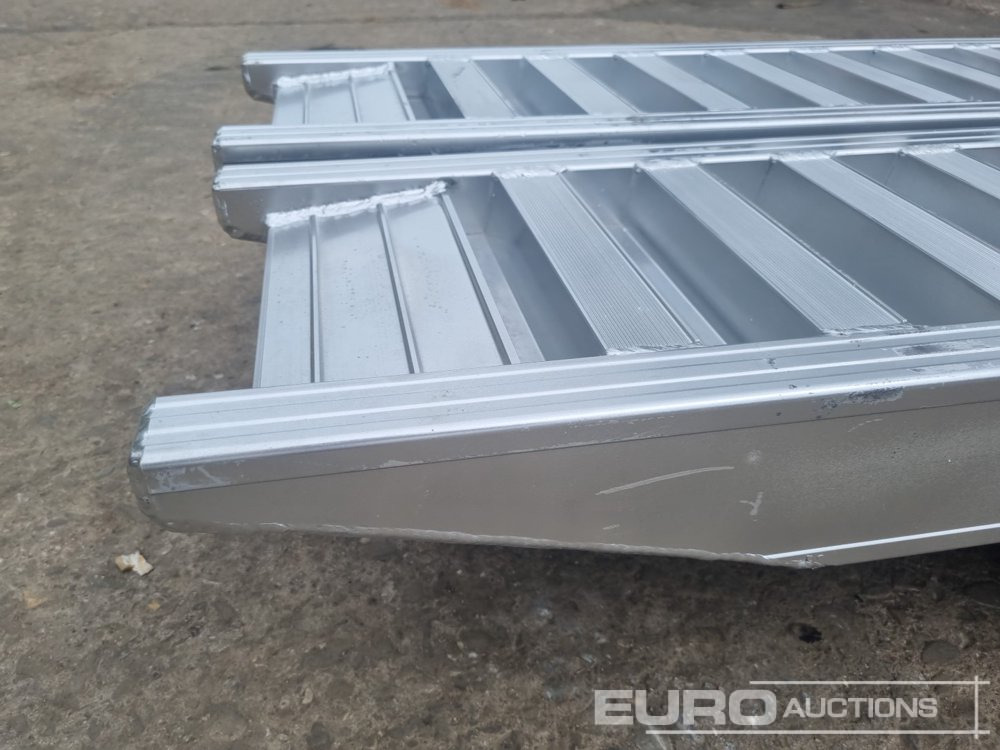 Unused Set of Aluminium Ramps, 250cm, 6,000kg - Loading ramp: picture 5 Unused Set of Aluminium Ramps, 250cm, 6,000kg - Loading ramp: picture 5