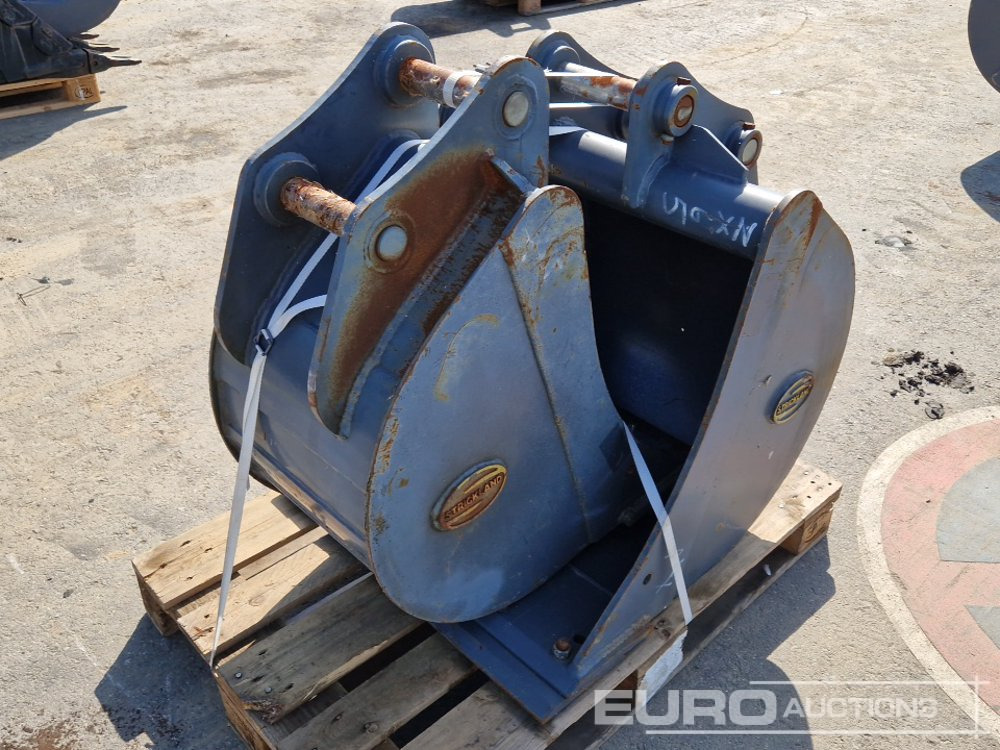 Unused Strickland 30", 18" Digging Buckets, 45mm Pin to suit Hitachi ZX65 (2 of) - Bucket: picture 1 Unused Strickland 30", 18" Digging Buckets, 45mm Pin to suit Hitachi ZX65 (2 of) - Bucket: picture 1