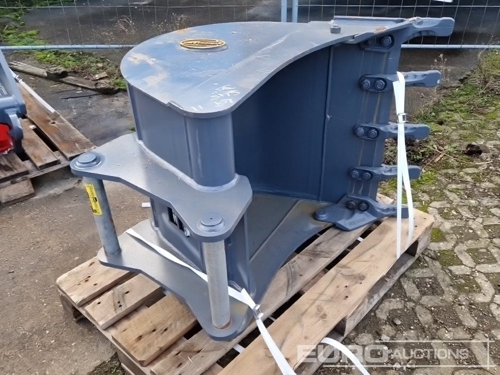 Unused Strickland 30" Digging Bucket to suit S45 - Bucket: picture 4 Unused Strickland 30" Digging Bucket to suit S45 - Bucket: picture 4