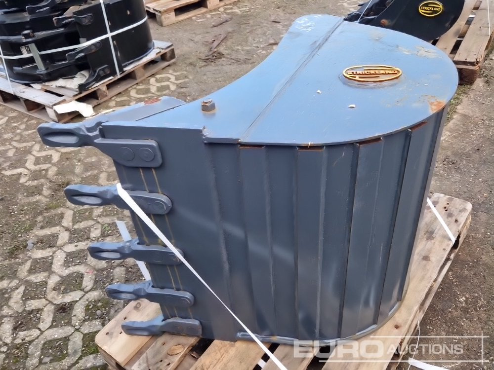 Unused Strickland 30" Digging Bucket to suit S45 - Bucket: picture 2 Unused Strickland 30" Digging Bucket to suit S45 - Bucket: picture 2