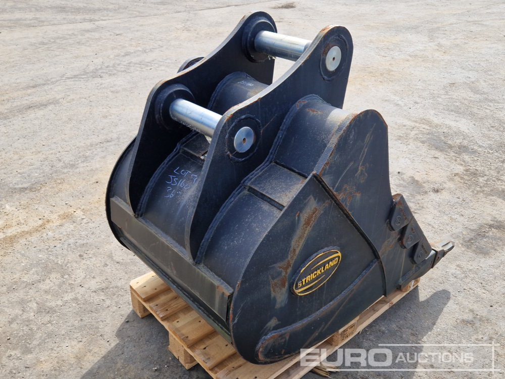 Unused Strickland 36" Digging Bucket, 80mm Pin to suit JCB JS160 - Bucket: picture 3 Unused Strickland 36" Digging Bucket, 80mm Pin to suit JCB JS160 - Bucket: picture 3