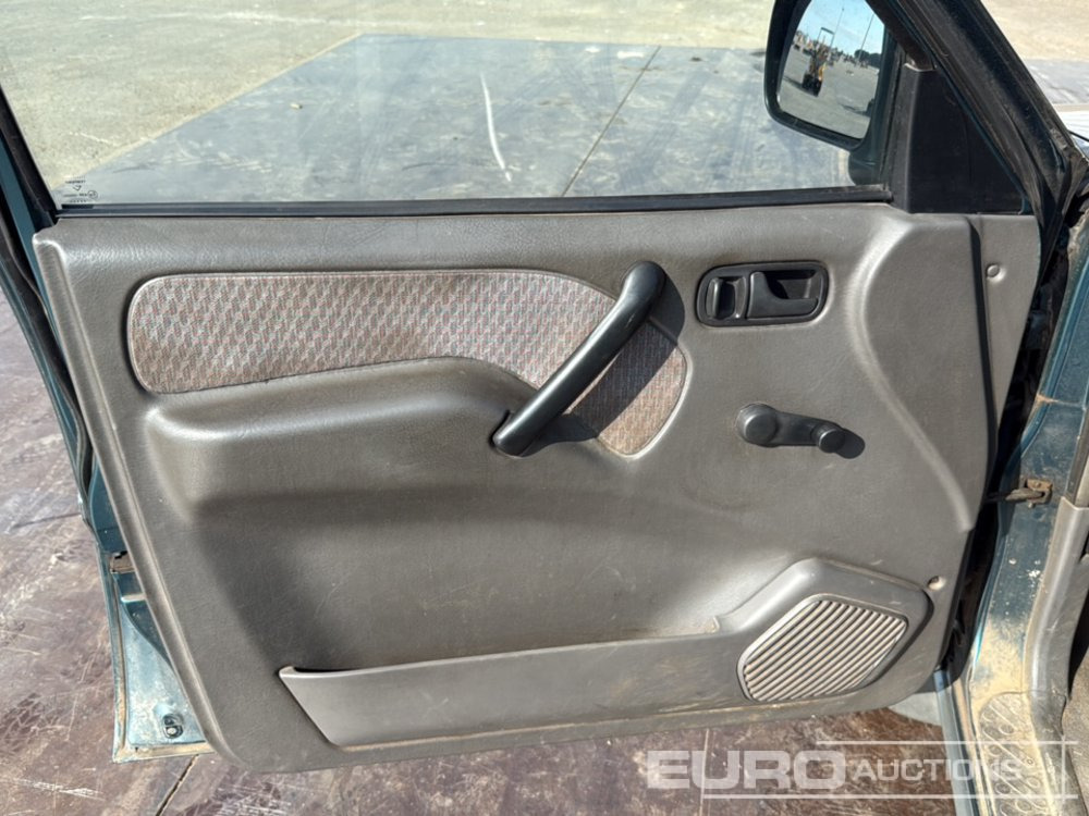 SUV 1995 Nissan Terrano II: picture 21
