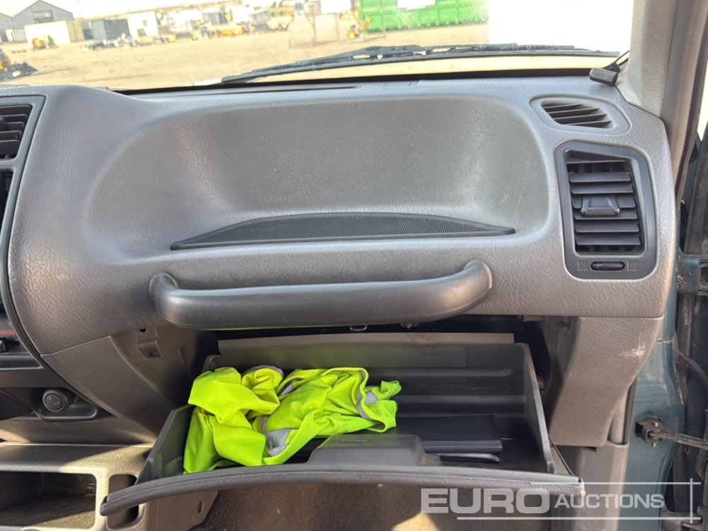 SUV 1995 Nissan Terrano II: picture 16