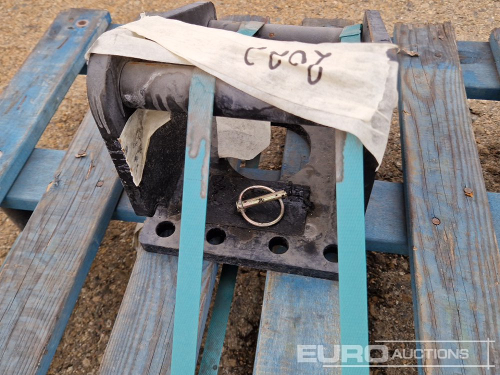 Unused Geith Top Bracket 30mm Pin to suit Mini Excavator - Bucket: picture 5 Unused Geith Top Bracket 30mm Pin to suit Mini Excavator - Bucket: picture 5