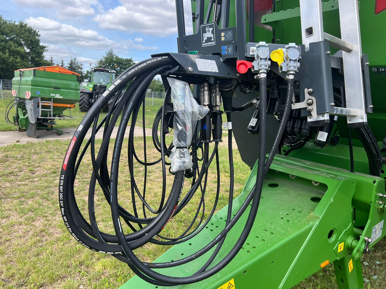 New Sprayer Amazone Anhängestreuer ZG-TS 10001: picture 7