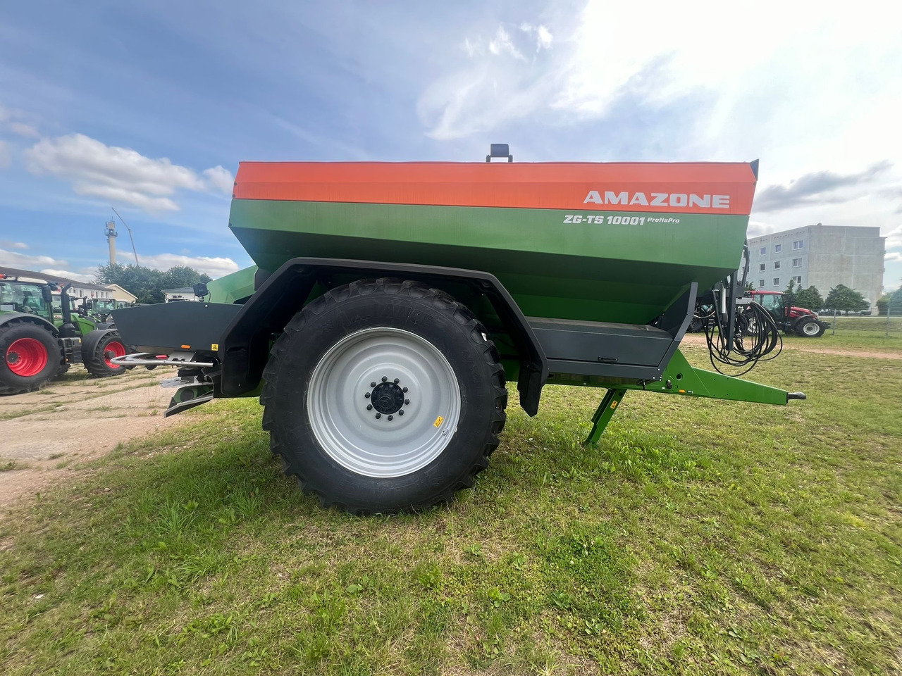 New Sprayer Amazone Anhängestreuer ZG-TS 10001: picture 10