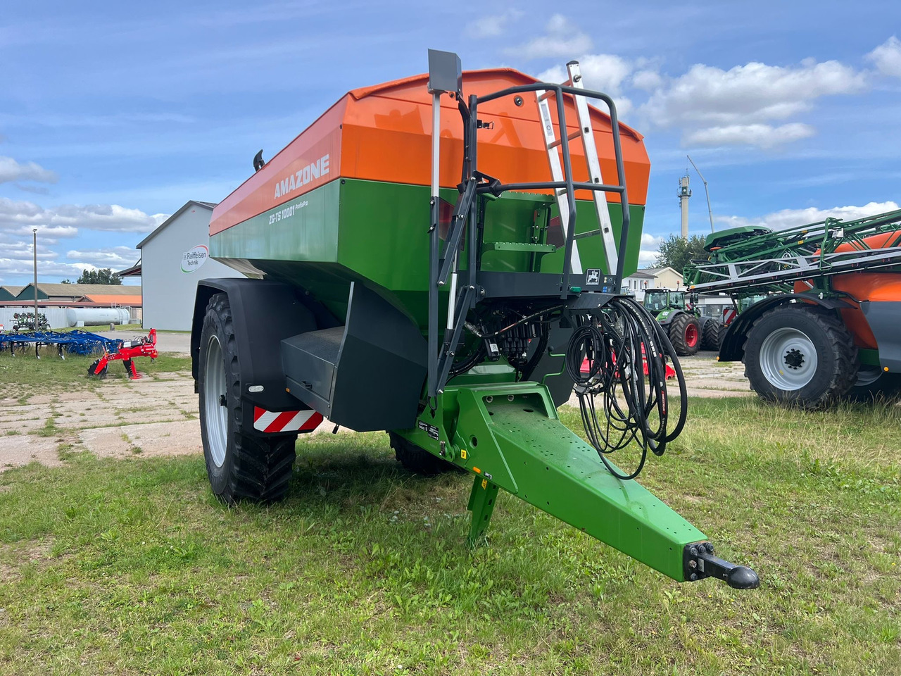 New Sprayer Amazone Anhängestreuer ZG-TS 10001: picture 8