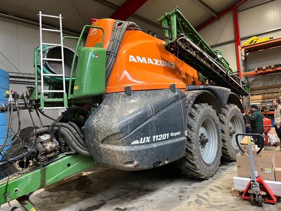 Amazone UX 11201 Super - Sprayer: picture 1 Amazone UX 11201 Super - Sprayer: picture 1