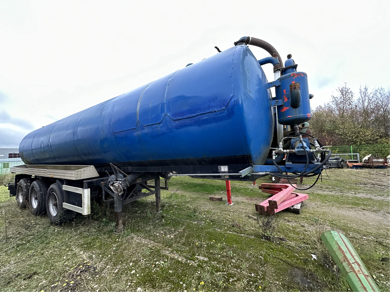 Bardenhorst Gülletransportauflieger 28.000 - Fertilizing equipment: picture 1 Bardenhorst Gülletransportauflieger 28.000 - Fertilizing equipment: picture 1
