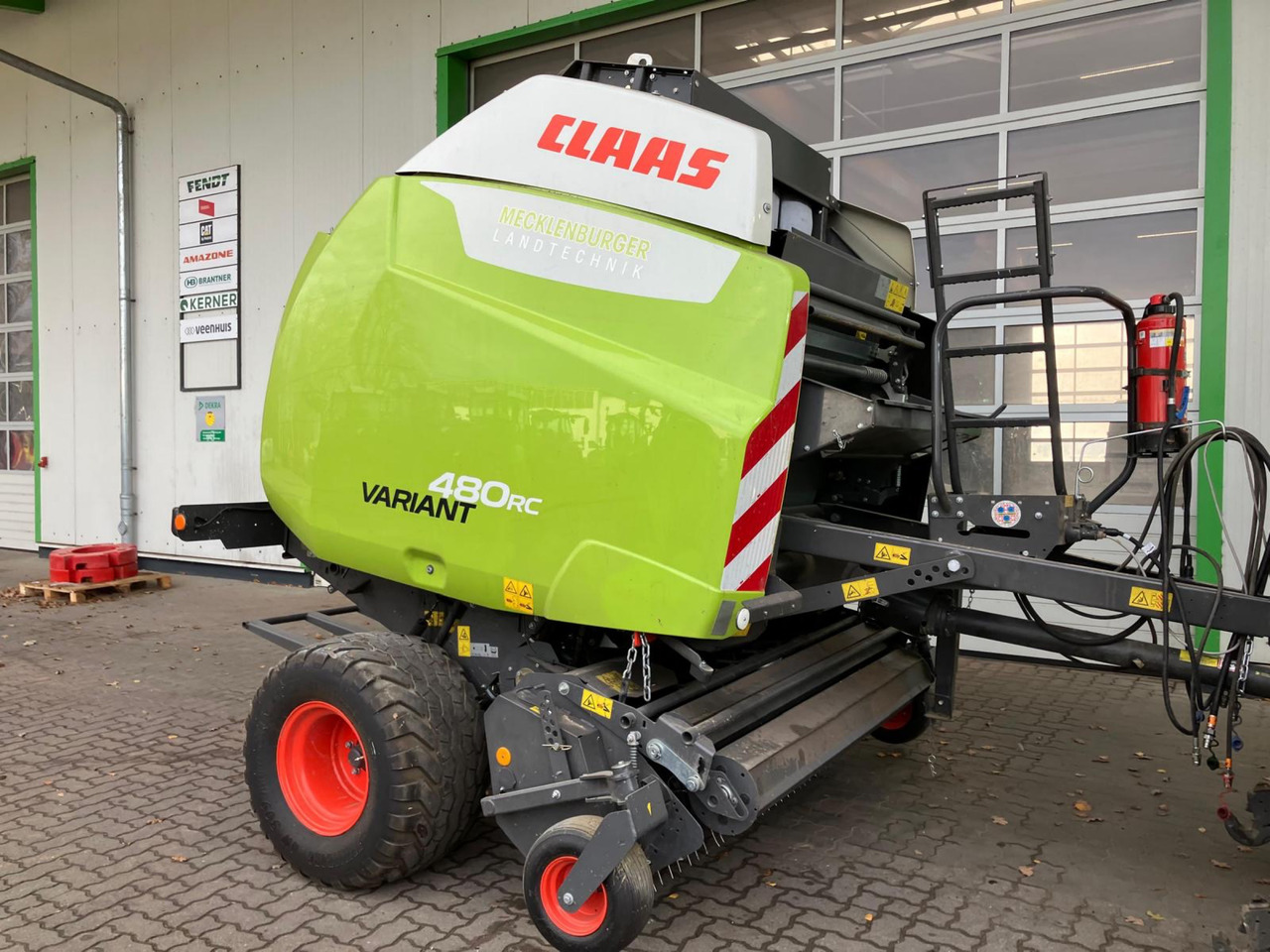 Claas Variant 480 RC - Tedding equipment: picture 2 Claas Variant 480 RC - Tedding equipment: picture 2