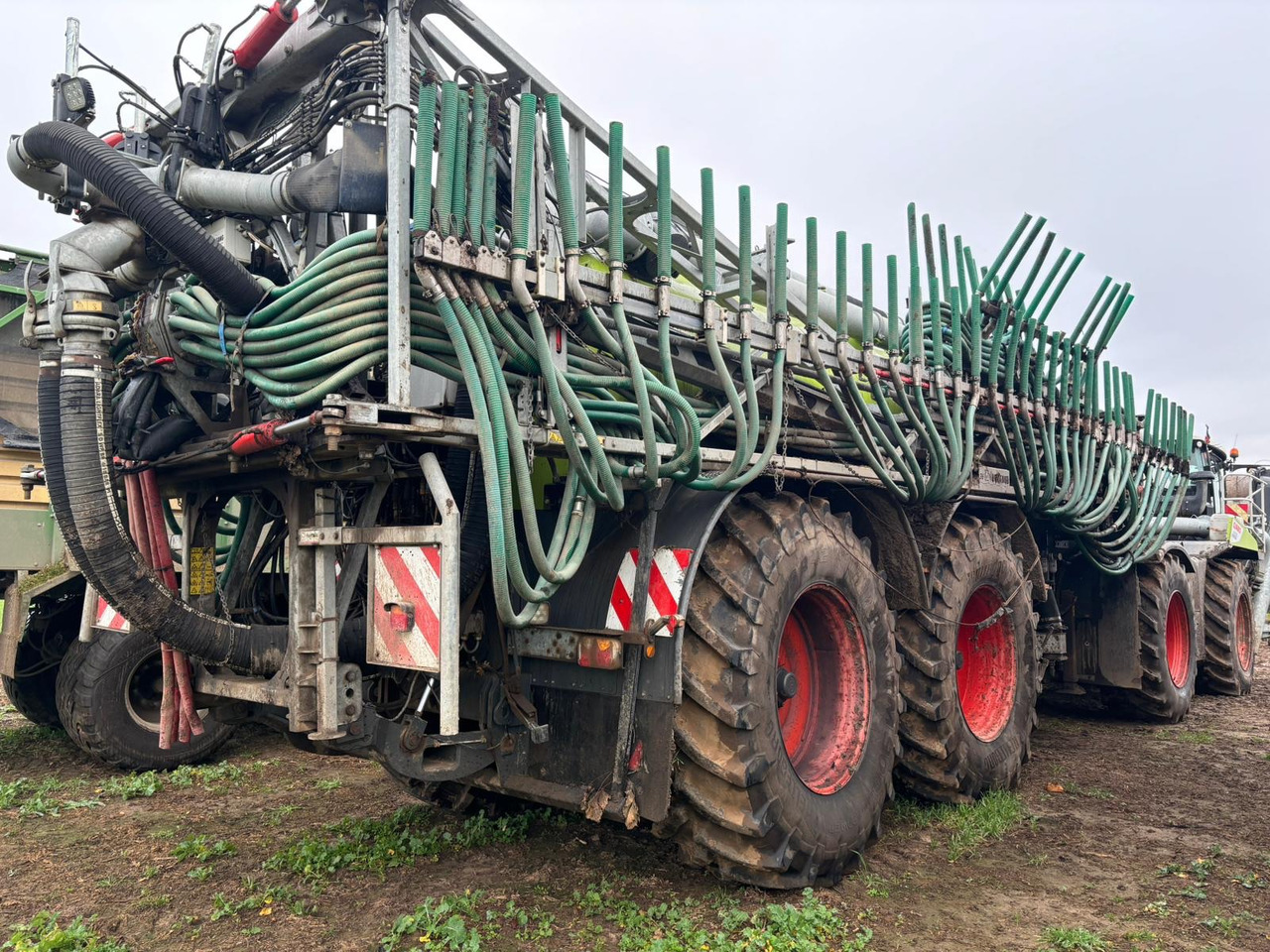 Claas Xerion 4000 SaddleTrac - Fertilizer spreader: picture 3 Claas Xerion 4000 SaddleTrac - Fertilizer spreader: picture 3