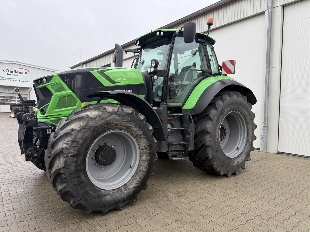 Deutz-Fahr Agrotron 7250 TTV - Farm tractor: picture 1 Deutz-Fahr Agrotron 7250 TTV - Farm tractor: picture 1