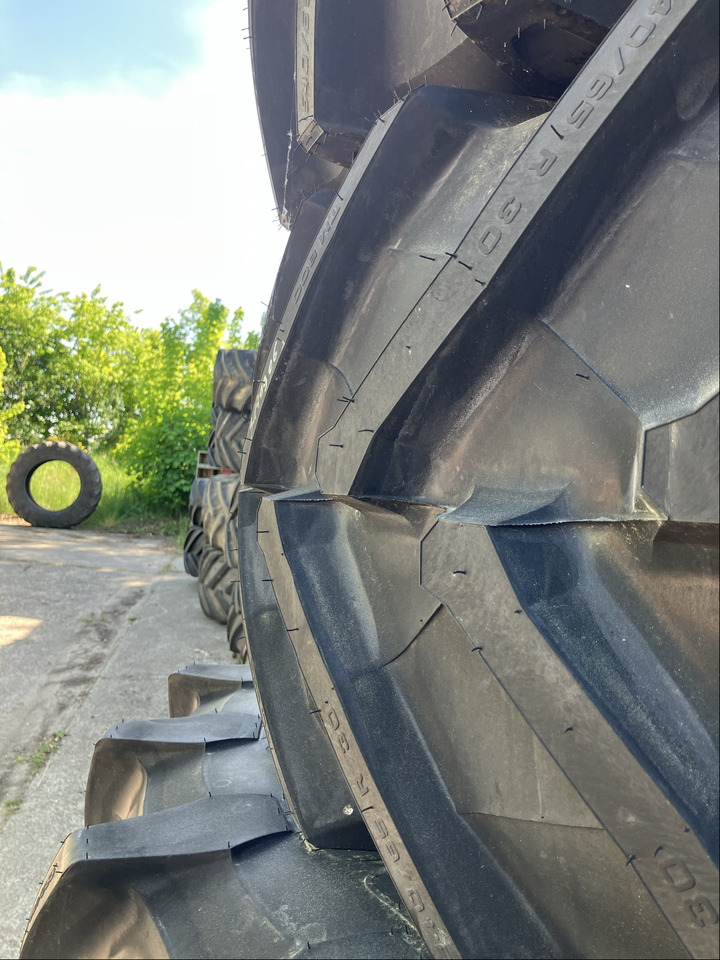 Fendt 580/70R42 u. 540/65R30 - Wheels and tires: picture 2 Fendt 580/70R42 u. 540/65R30 - Wheels and tires: picture 2