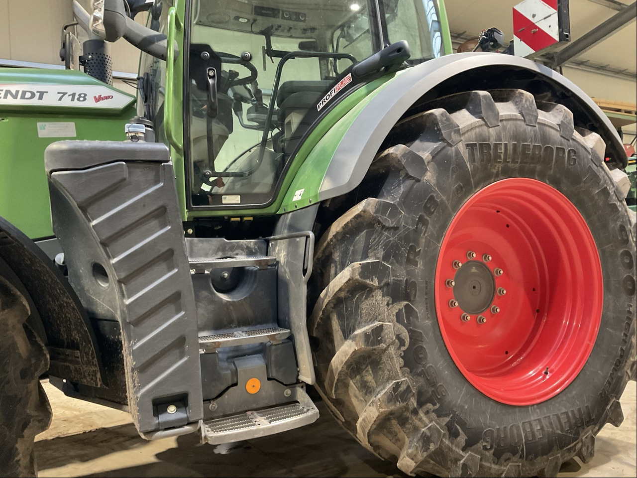 Fendt 718 Vario S4 ProfiPlus - Farm tractor: picture 4 Fendt 718 Vario S4 ProfiPlus - Farm tractor: picture 4