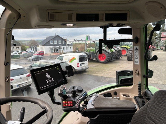 Fendt 724 Vario Gen6 Power Setting1 - Farm tractor: picture 2 Fendt 724 Vario Gen6 Power Setting1 - Farm tractor: picture 2