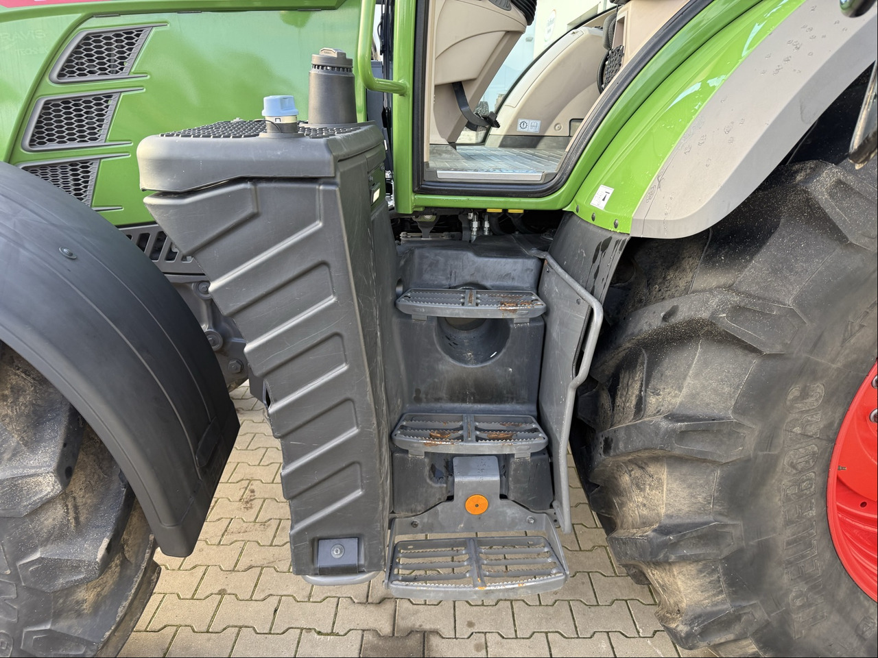 Farm tractor Fendt 724 Vario Gen6 ProfiPlus: picture 8