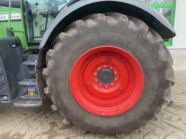 Farm tractor Fendt 724 Vario S4 Profi: picture 8
