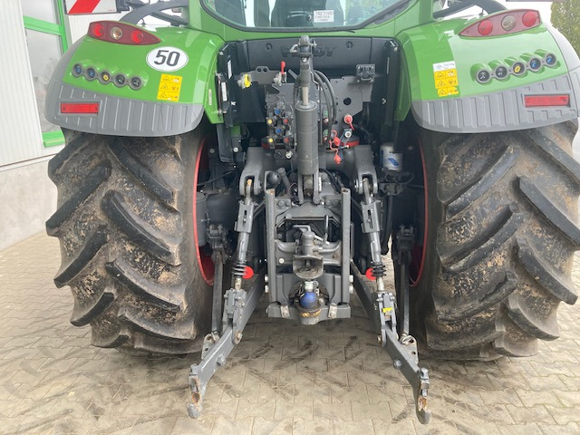 Farm tractor Fendt 724 Vario S4 Profi: picture 10