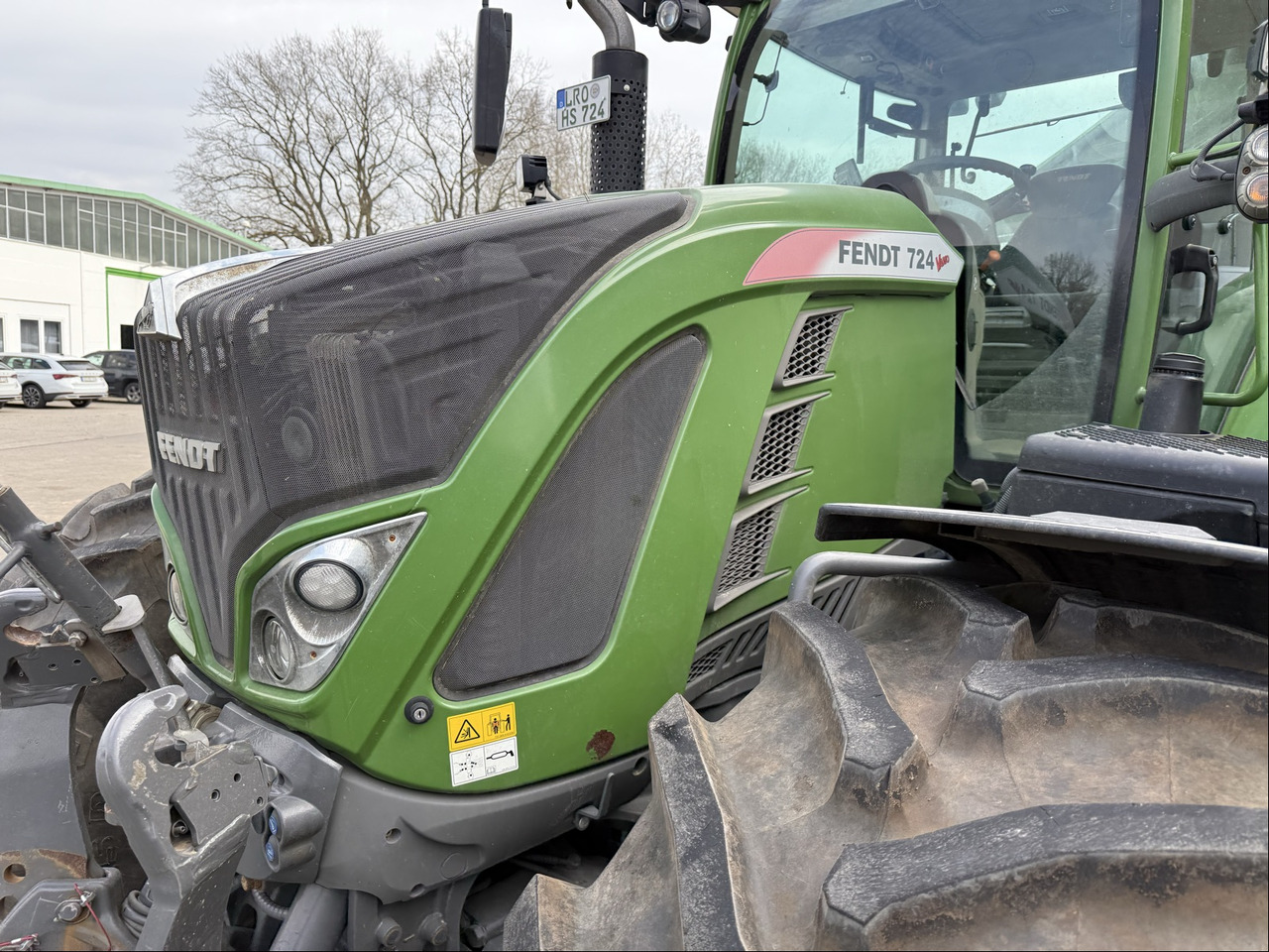 Farm tractor Fendt 724 Vario S4 Profi: picture 8
