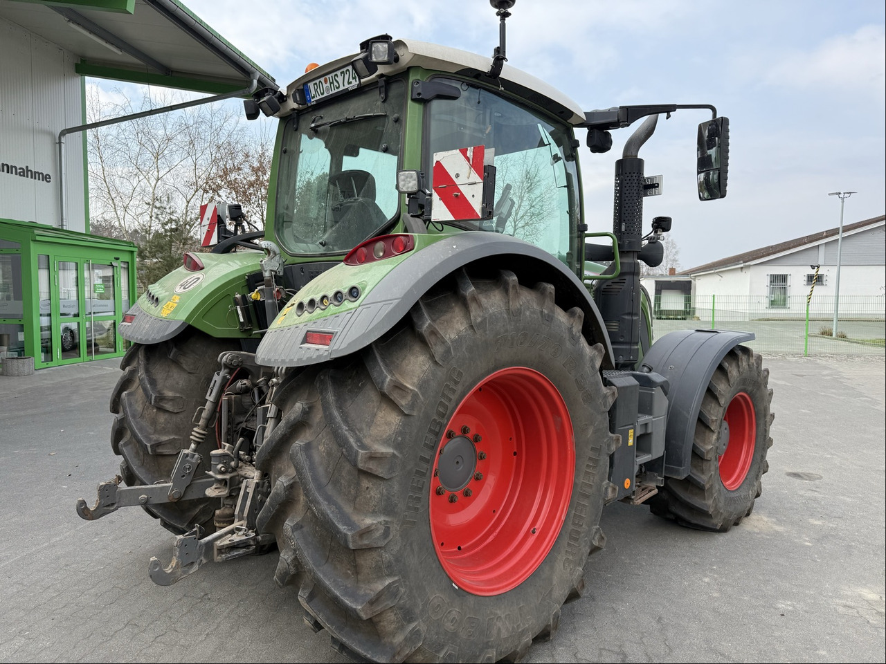 Farm tractor Fendt 724 Vario S4 Profi: picture 13