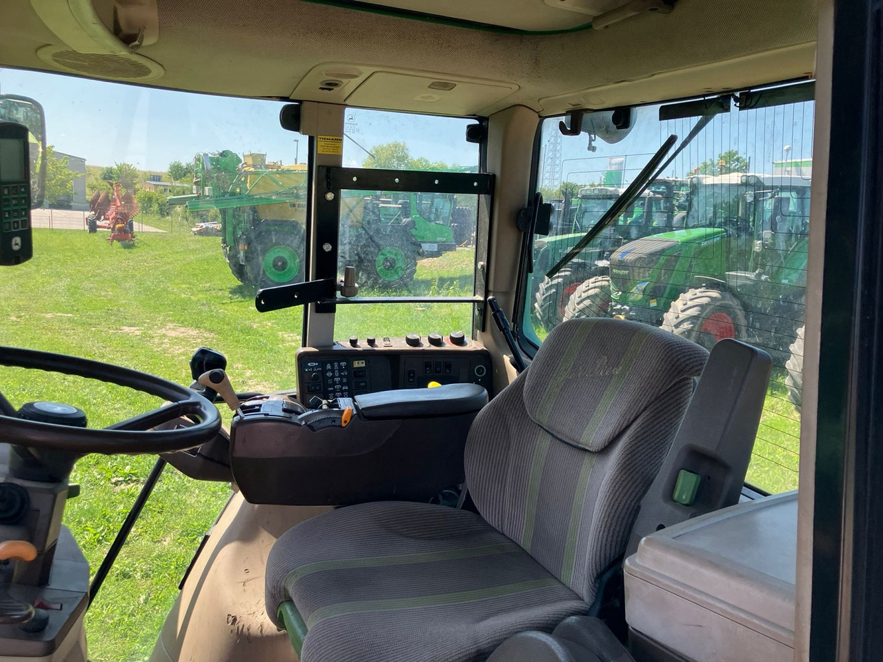 John Deere 6920S AutoPower - Farm tractor: picture 2 John Deere 6920S AutoPower - Farm tractor: picture 2