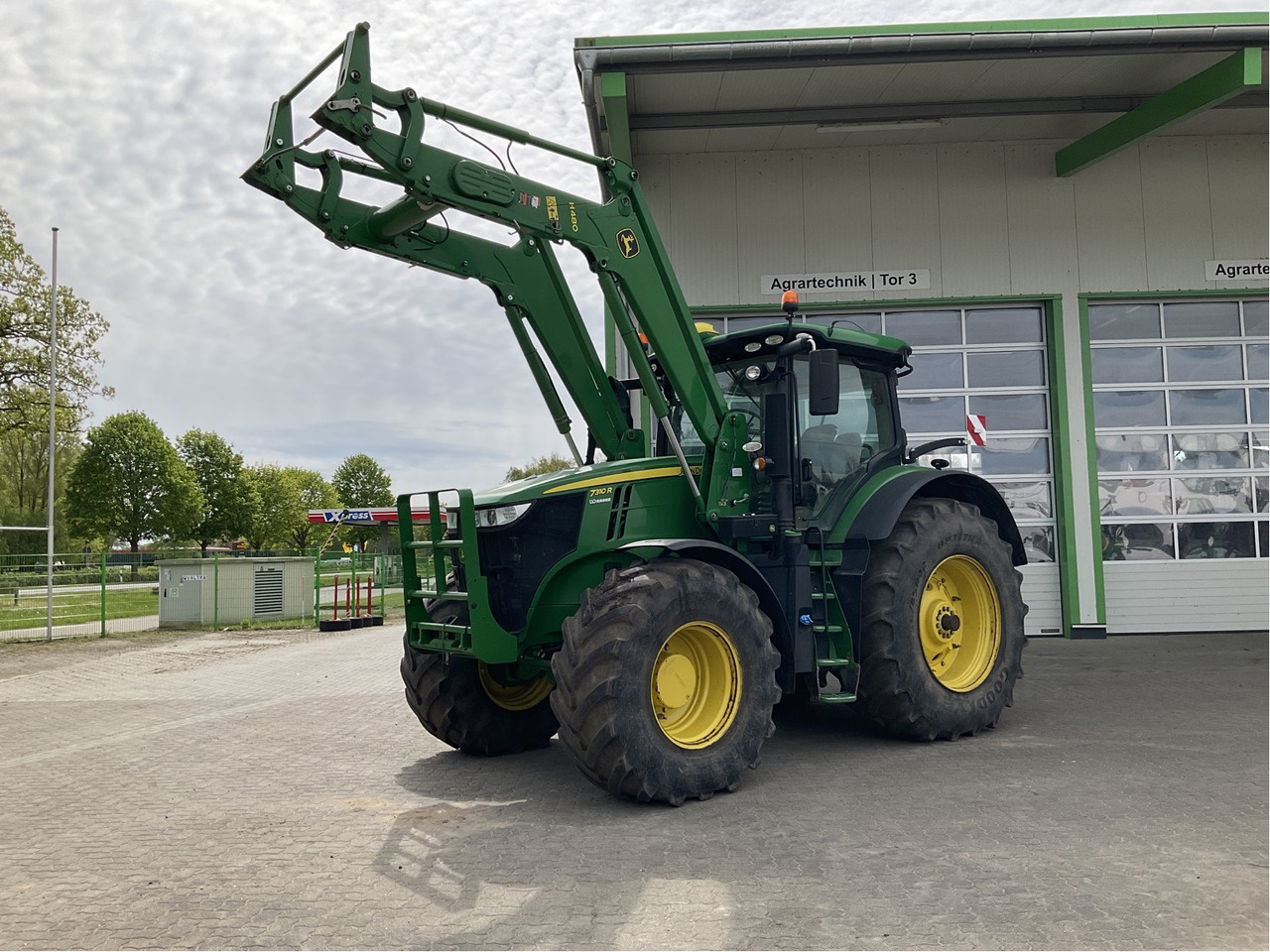 John Deere 7310 R - Farm tractor: picture 1 John Deere 7310 R - Farm tractor: picture 1