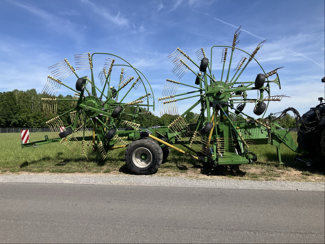 Krone Schwadro 1400 Plus - Tedder/ Rake: picture 1 Krone Schwadro 1400 Plus - Tedder/ Rake: picture 1