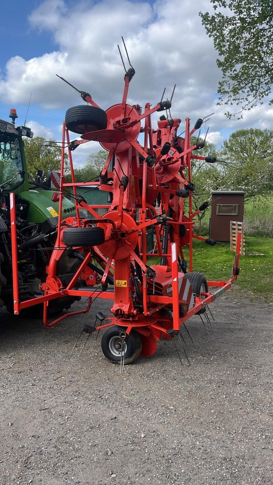 Kuhn GF8712 - Tedder/ Rake: picture 3 Kuhn GF8712 - Tedder/ Rake: picture 3