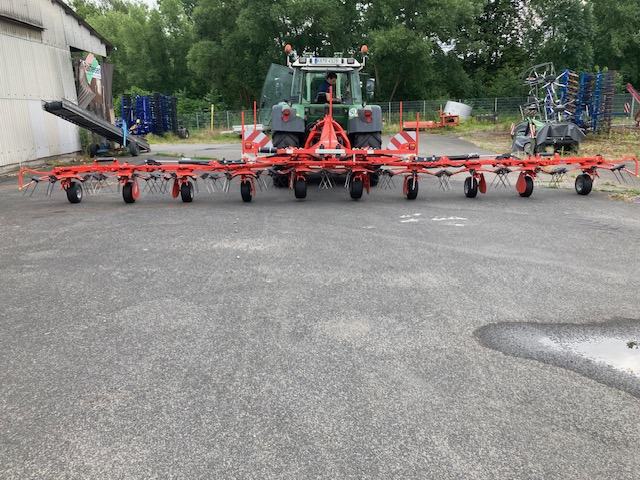 Kuhn Heuwender GF 10803 - Tedder/ Rake: picture 1 Kuhn Heuwender GF 10803 - Tedder/ Rake: picture 1