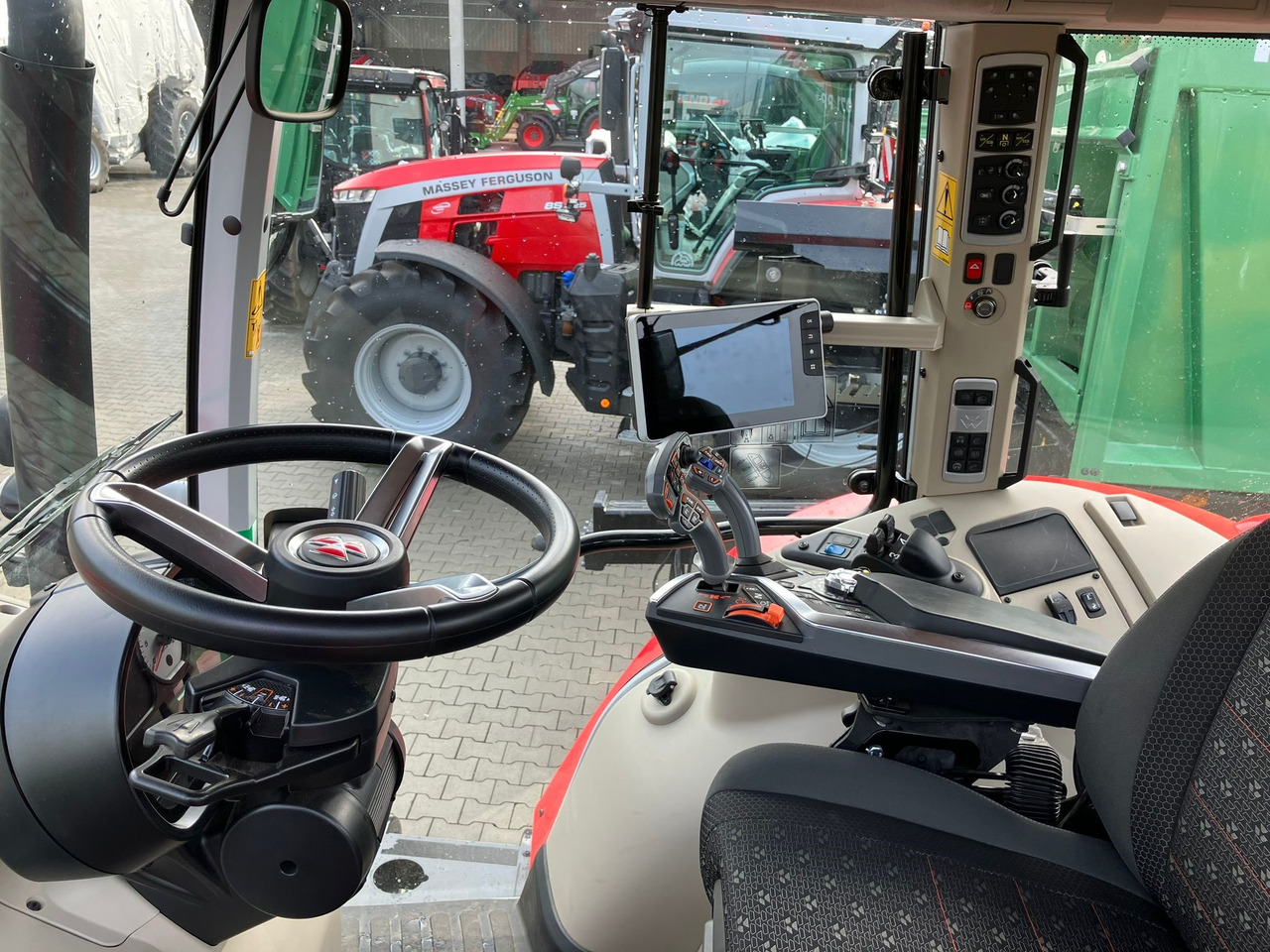 Massey Ferguson 7S.210 Dyna-VT EXCLUSIVE - Farm tractor: picture 2 Massey Ferguson 7S.210 Dyna-VT EXCLUSIVE - Farm tractor: picture 2