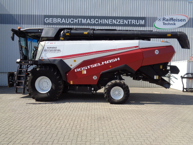 Rostselmash RSM161 - Combine harvester: picture 1 Rostselmash RSM161 - Combine harvester: picture 1