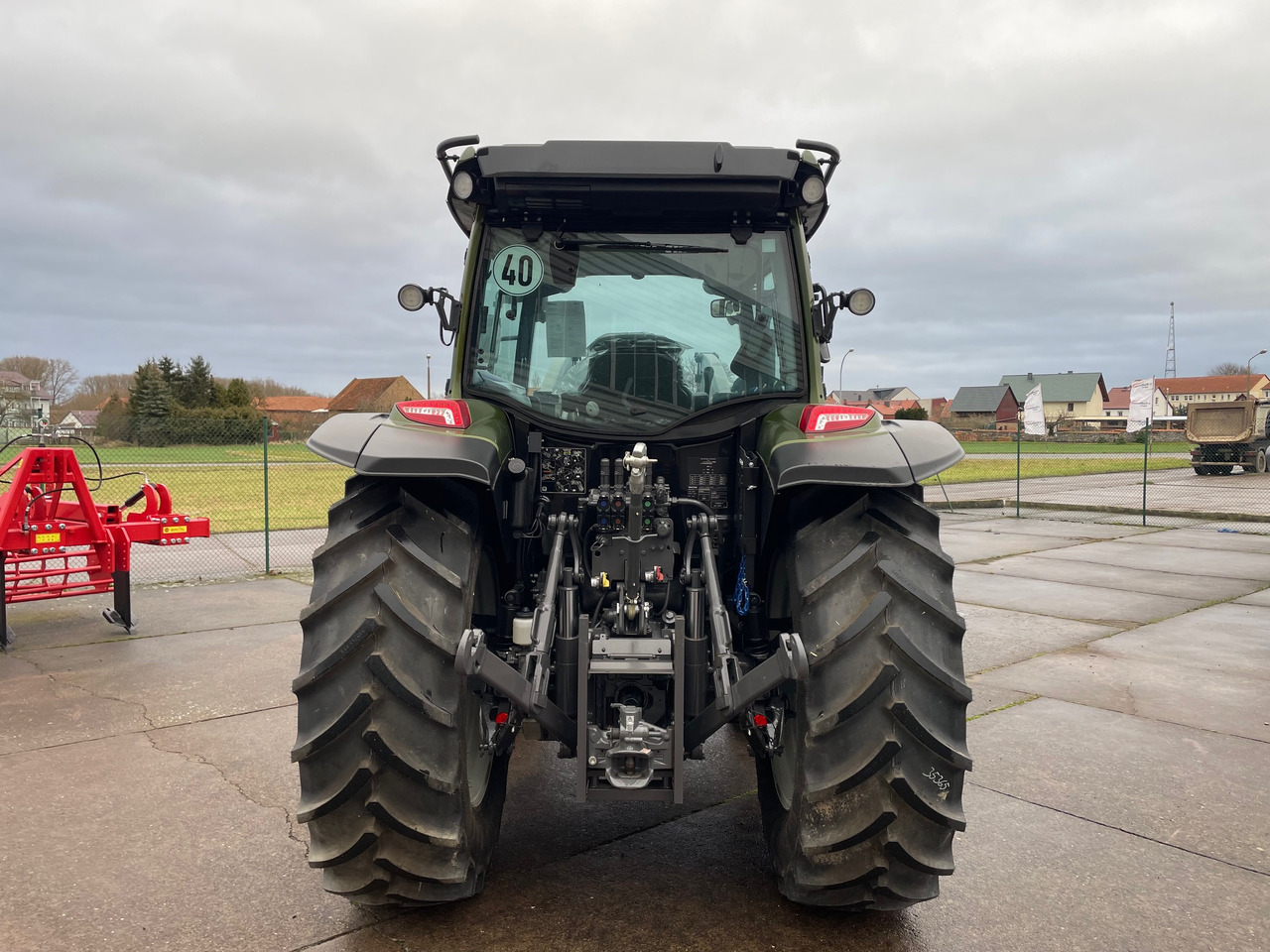 Valtra A105MH4 2B0 - Farm tractor: picture 4 Valtra A105MH4 2B0 - Farm tractor: picture 4