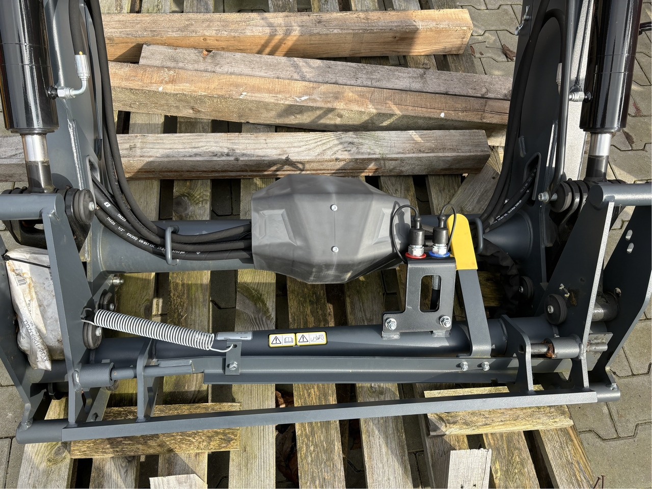 Valtra Frontlader X36DM - Front loader for tractor: picture 2 Valtra Frontlader X36DM - Front loader for tractor: picture 2