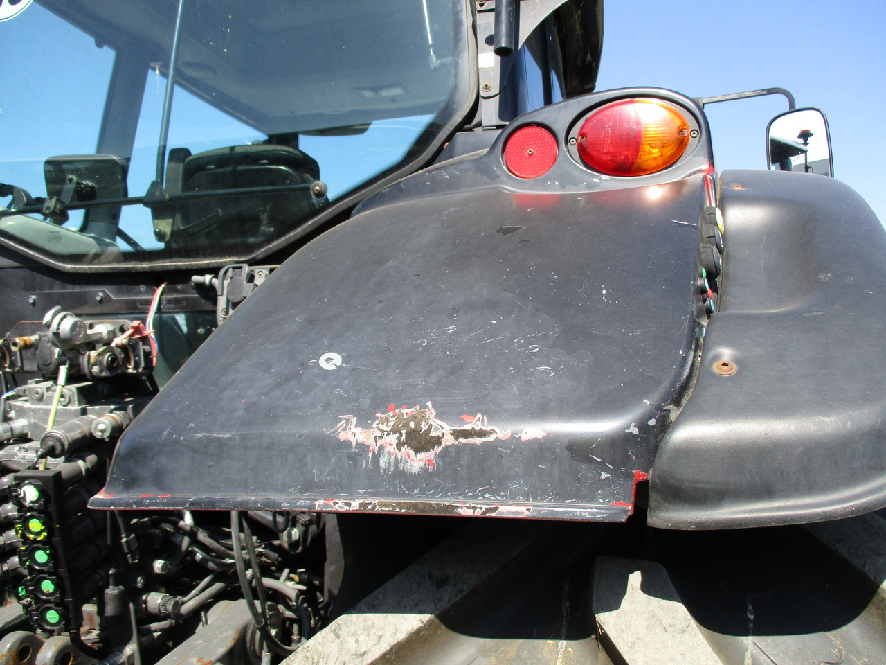 Farm tractor Valtra T 213: picture 7