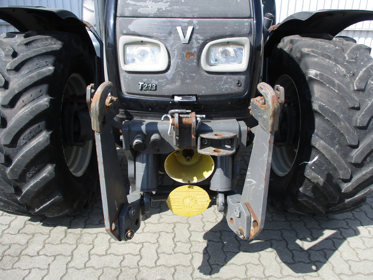 Farm tractor Valtra T 213: picture 15