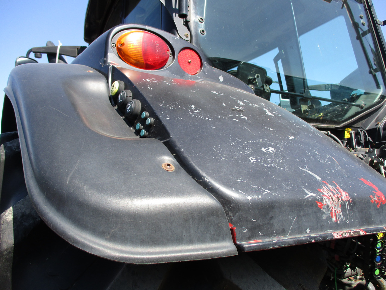 Farm tractor Valtra T 213: picture 8