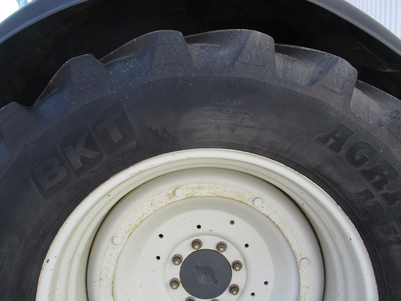 Farm tractor Valtra T 213: picture 9