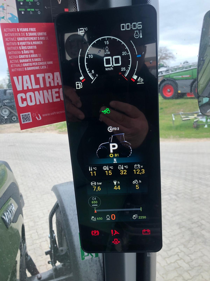 Valtra T175EA - Farm tractor: picture 2 Valtra T175EA - Farm tractor: picture 2