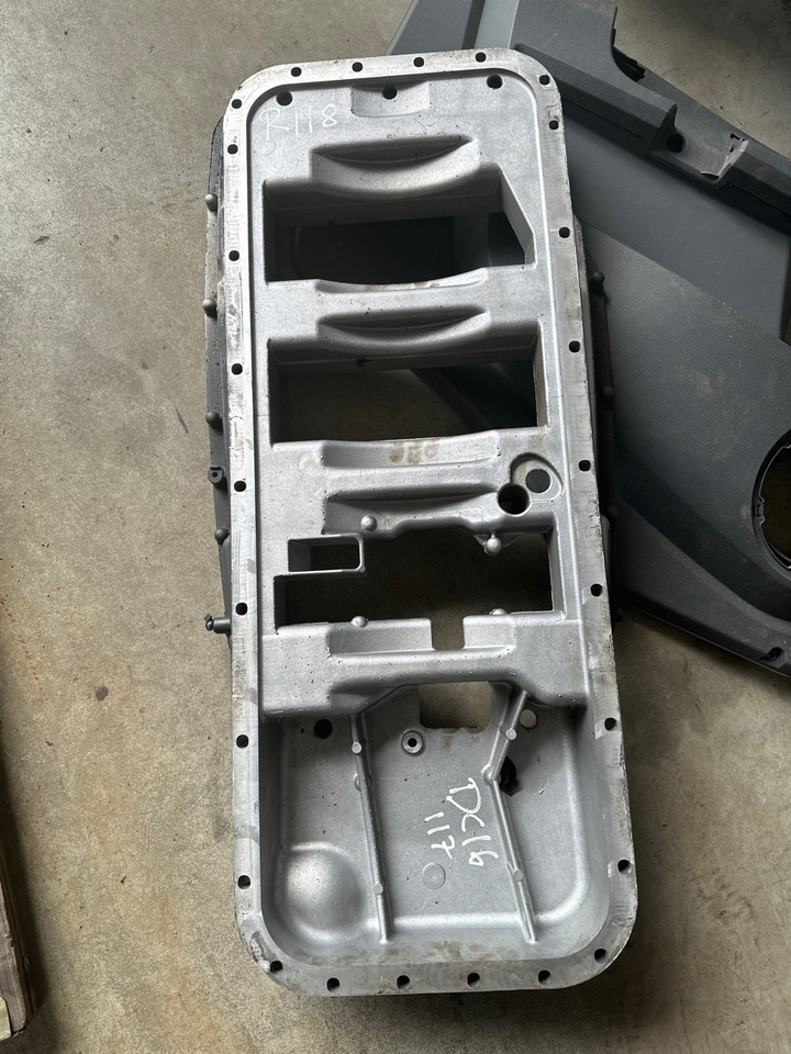 ALU OIL SUMP 2512936 - Oil pan for Truck: picture 2 ALU OIL SUMP 2512936 - Oil pan for Truck: picture 2