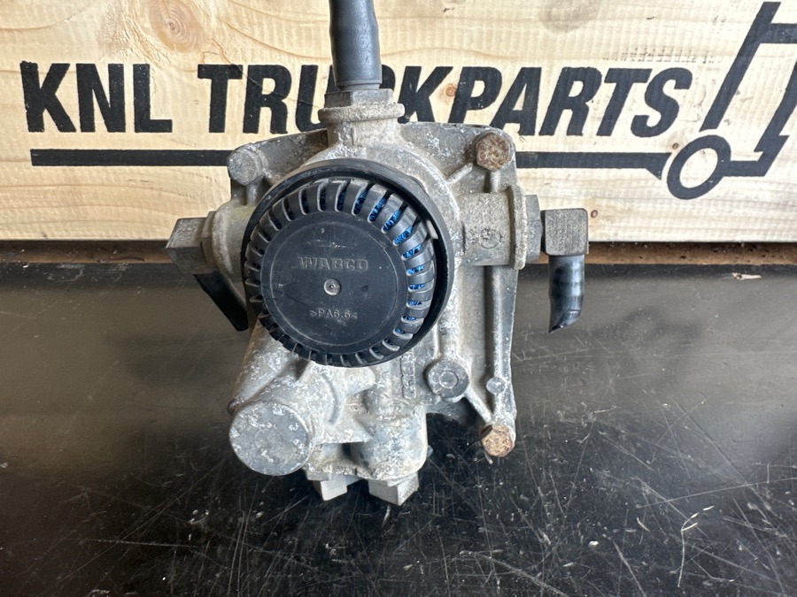 DAF VALVE 1448019 - Brake valve for Truck: picture 2 DAF VALVE 1448019 - Brake valve for Truck: picture 2