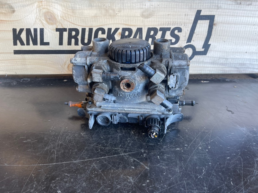 DAF VALVE 4801040030 - Brake valve for Truck: picture 1 DAF VALVE 4801040030 - Brake valve for Truck: picture 1