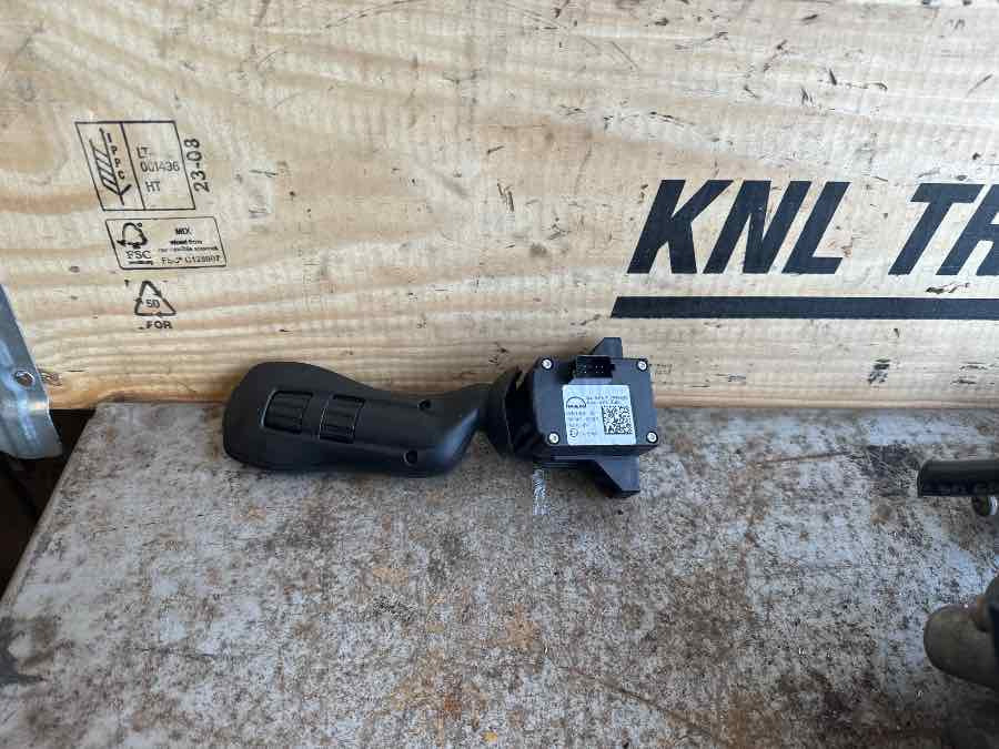 MAN STEERING SWITCH 81.25509-0207 - Cab and interior for Truck: picture 2 MAN STEERING SWITCH 81.25509-0207 - Cab and interior for Truck: picture 2