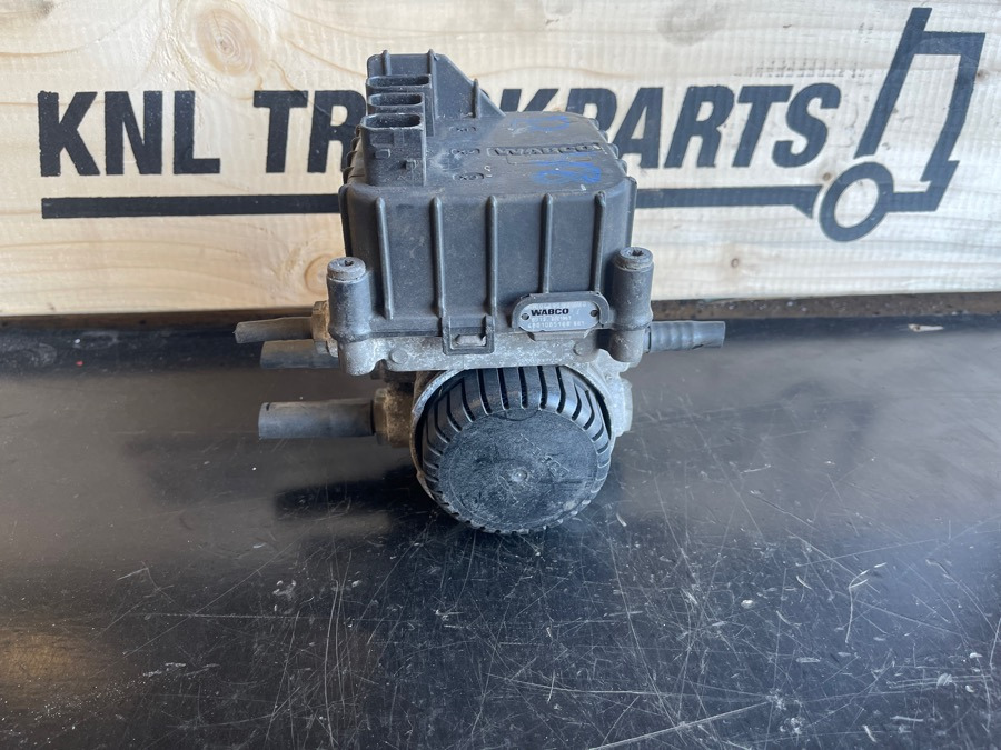 MERCEDES VALVE A0004295924 - Brake valve for Truck: picture 1 MERCEDES VALVE A0004295924 - Brake valve for Truck: picture 1