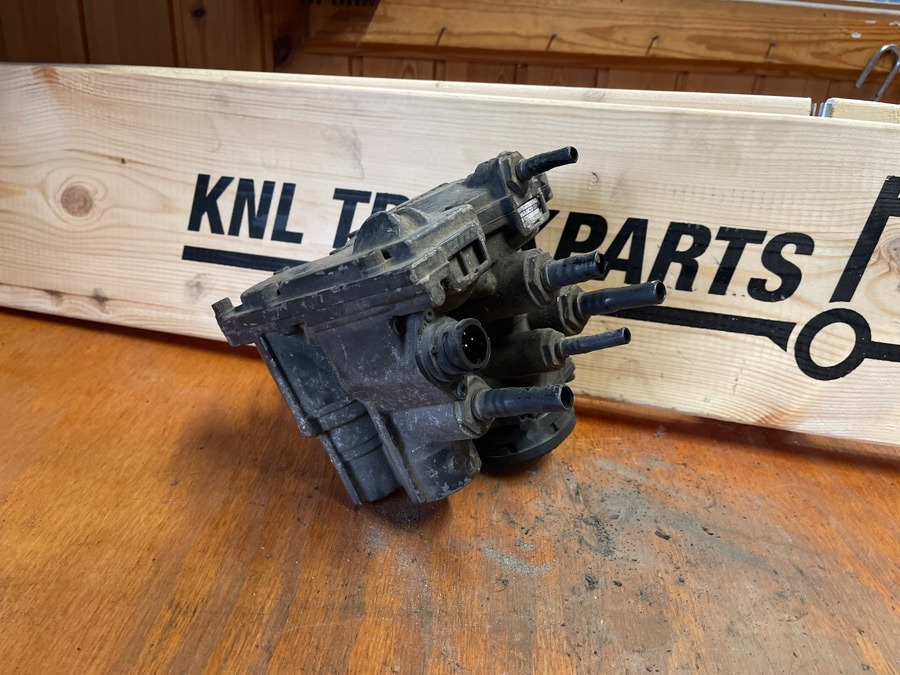 MERCEDES VALVE A0004318913 - Brake valve for Truck: picture 3 MERCEDES VALVE A0004318913 - Brake valve for Truck: picture 3